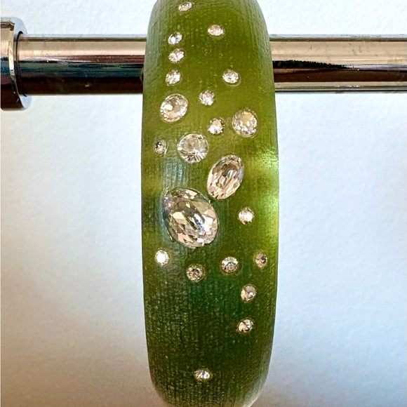 Alexis Bittar Lucite Hinged Cuff Bracelet crystal and brilliant green - Picture 3 of 7